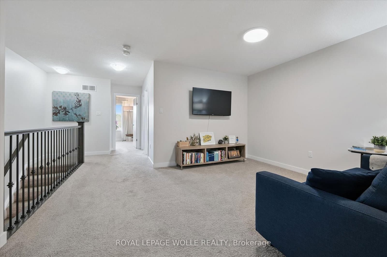 873 Robert Ferrie Drive thumbnail 18