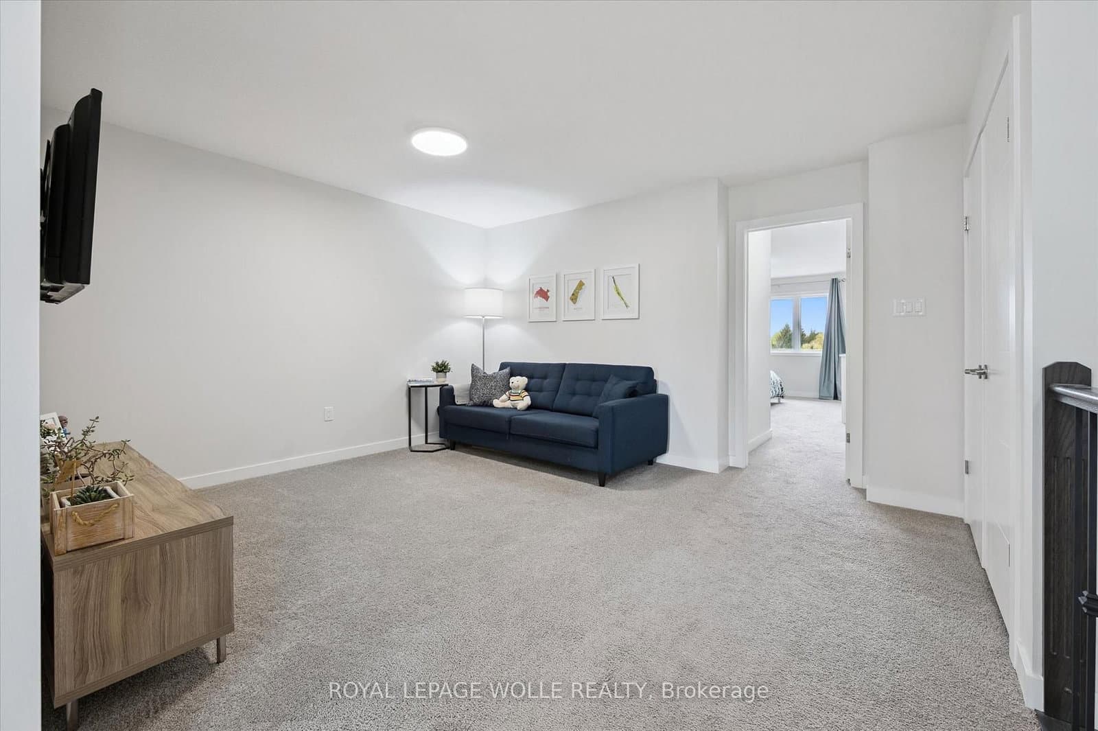 873 Robert Ferrie Drive thumbnail 20