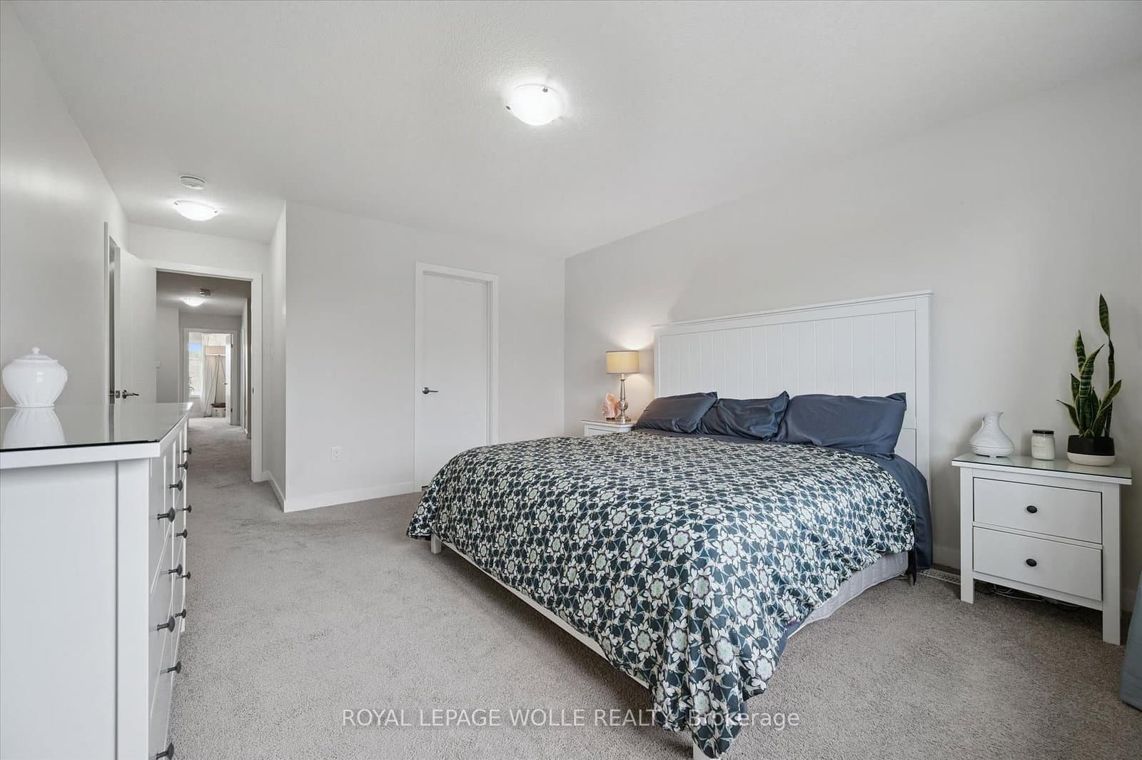 873 Robert Ferrie Drive thumbnail 21