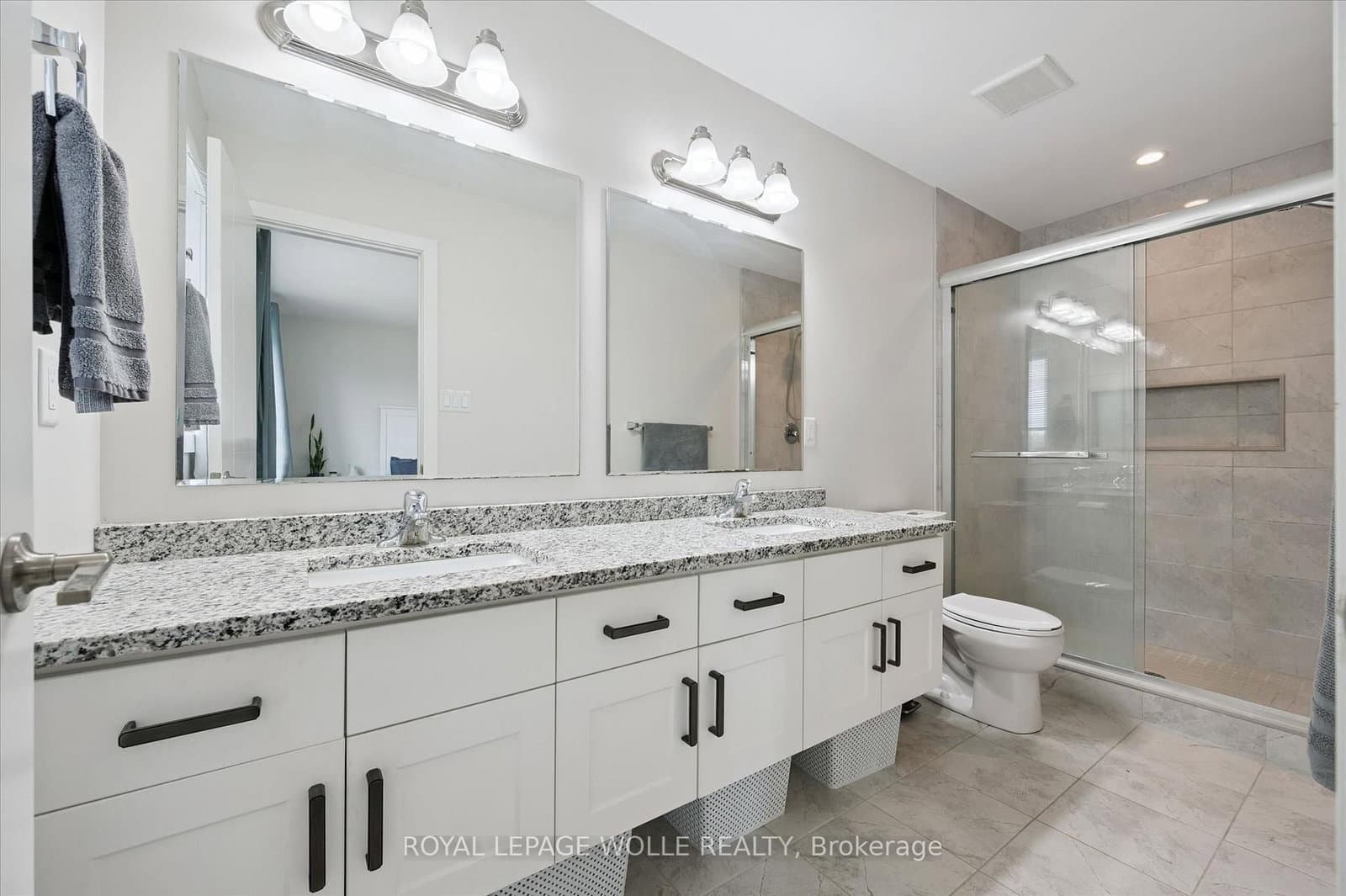 873 Robert Ferrie Drive thumbnail 24