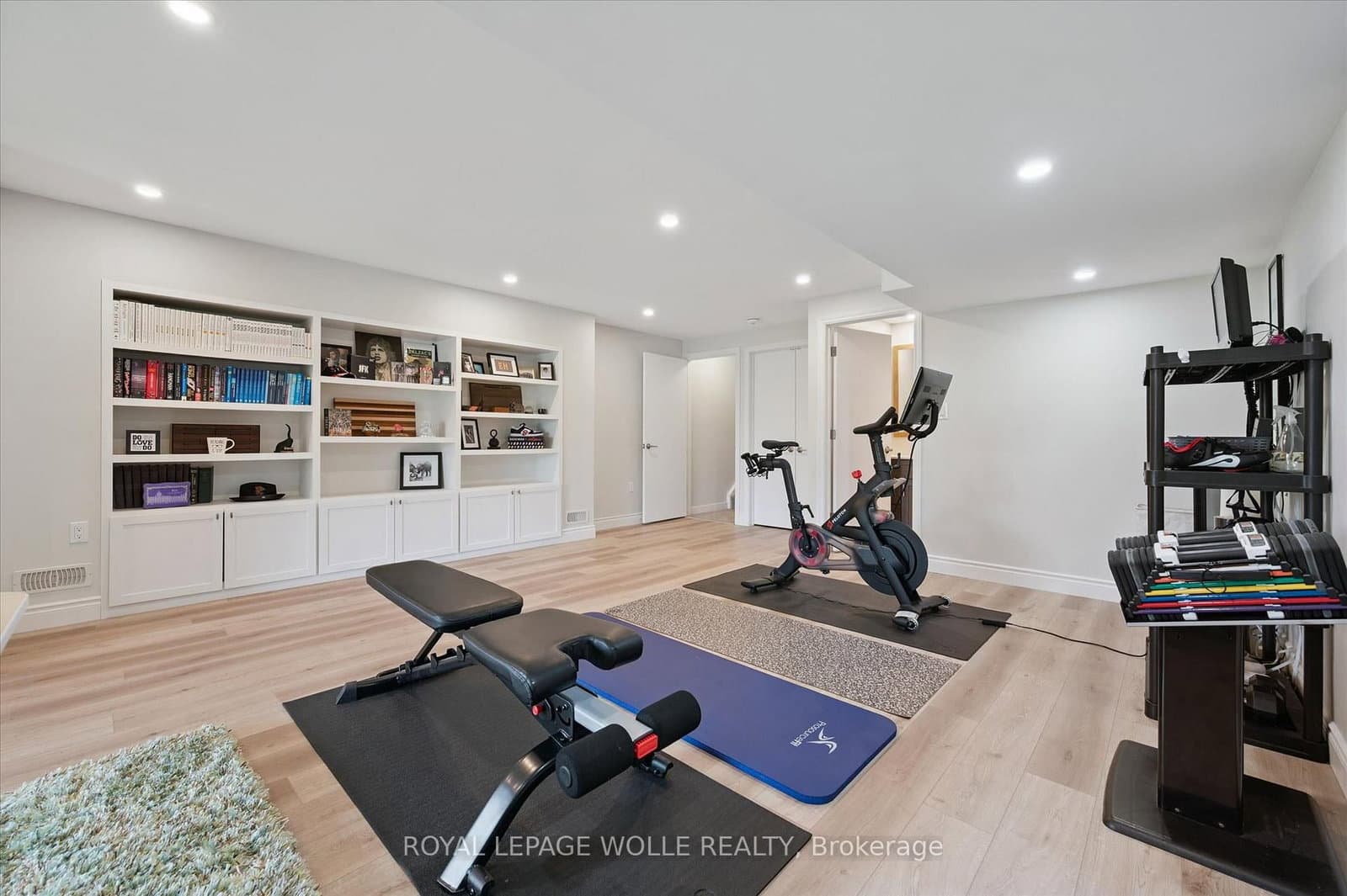 873 Robert Ferrie Drive thumbnail 32