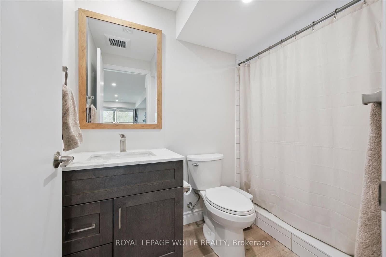 873 Robert Ferrie Drive thumbnail 33