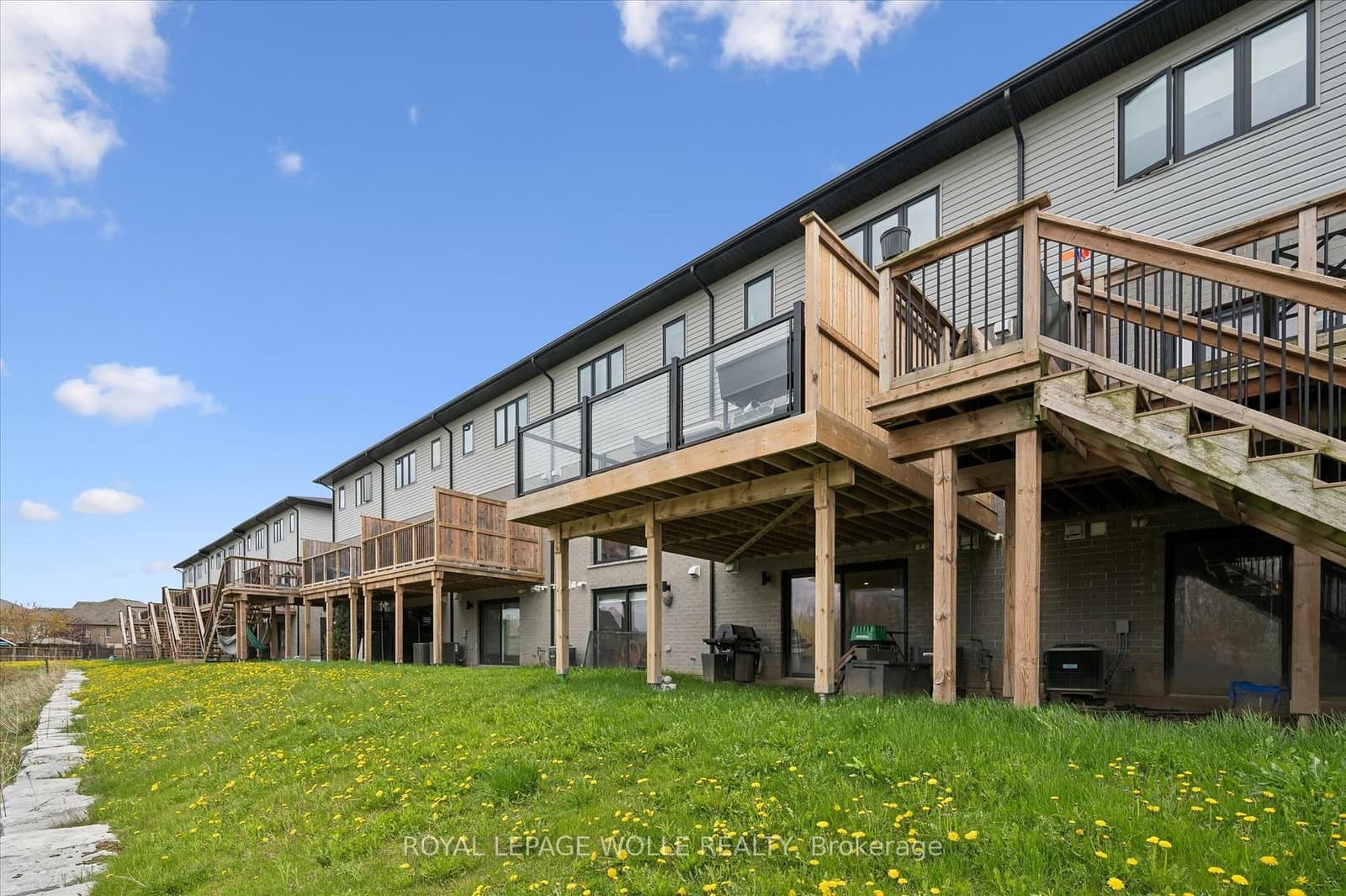 873 Robert Ferrie Drive thumbnail 38