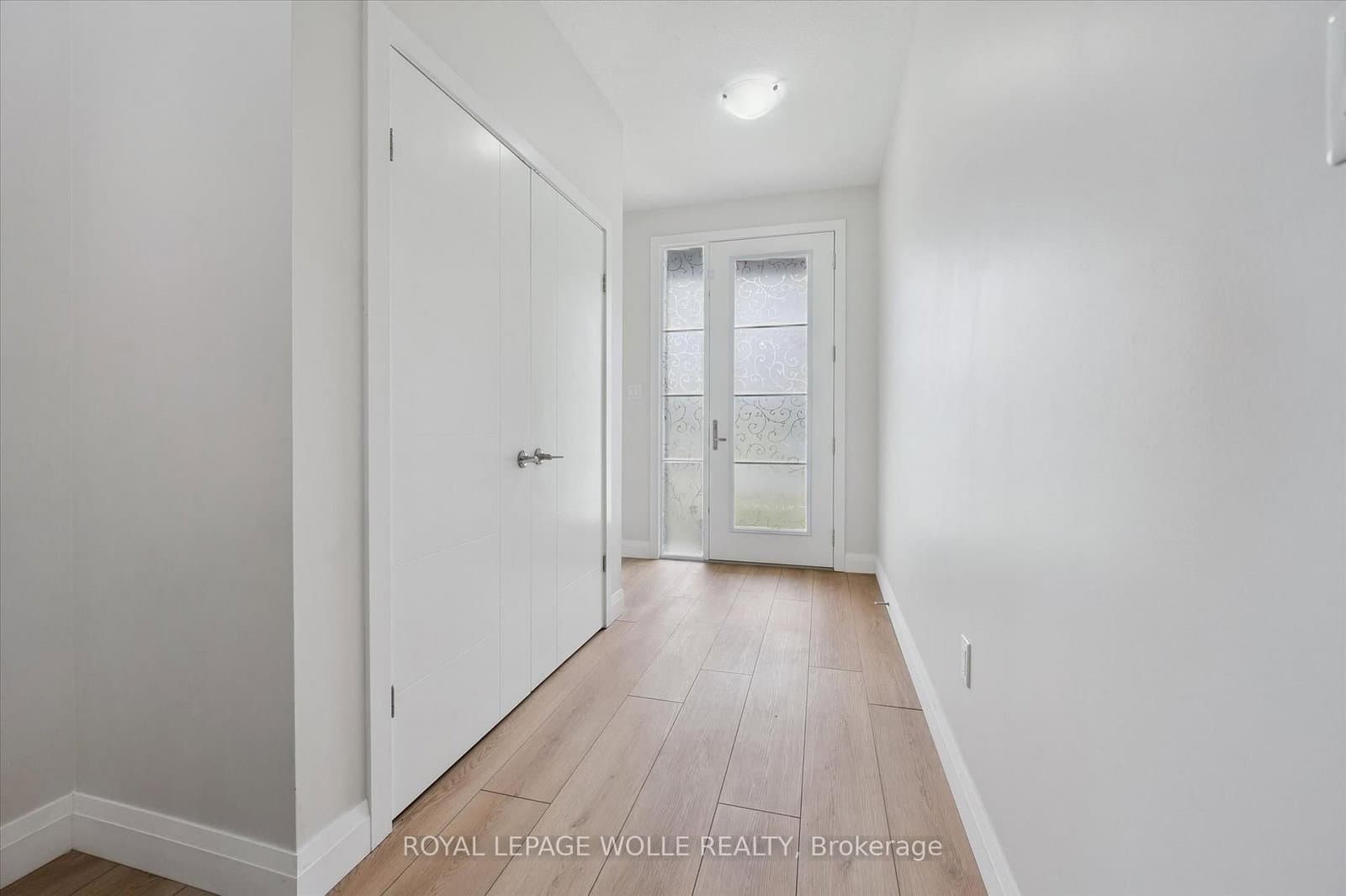 873 Robert Ferrie Drive thumbnail 4