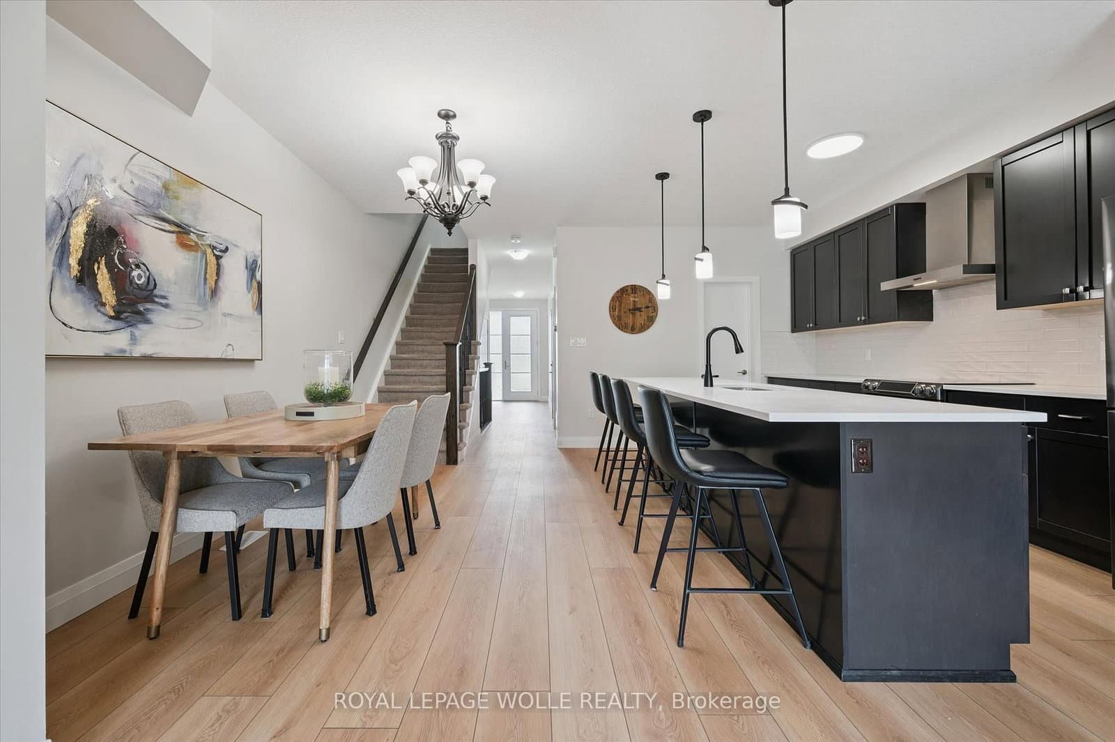 873 Robert Ferrie Drive thumbnail 6
