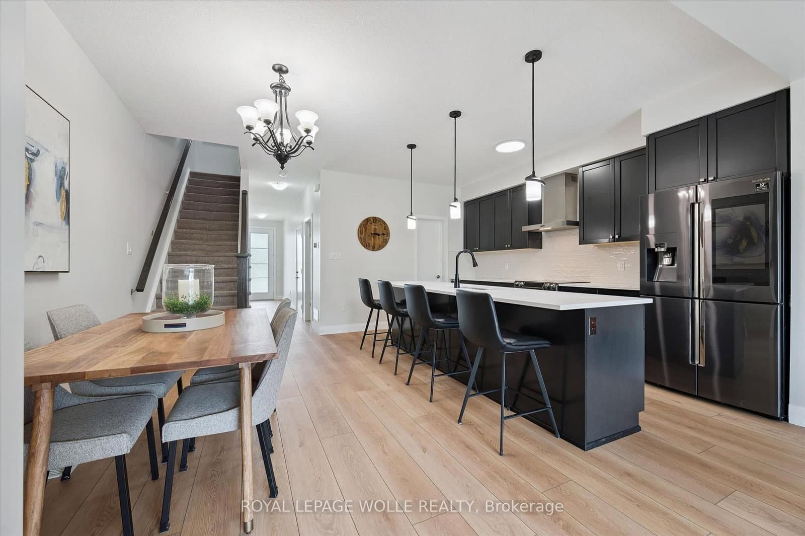 873 Robert Ferrie Drive thumbnail 7