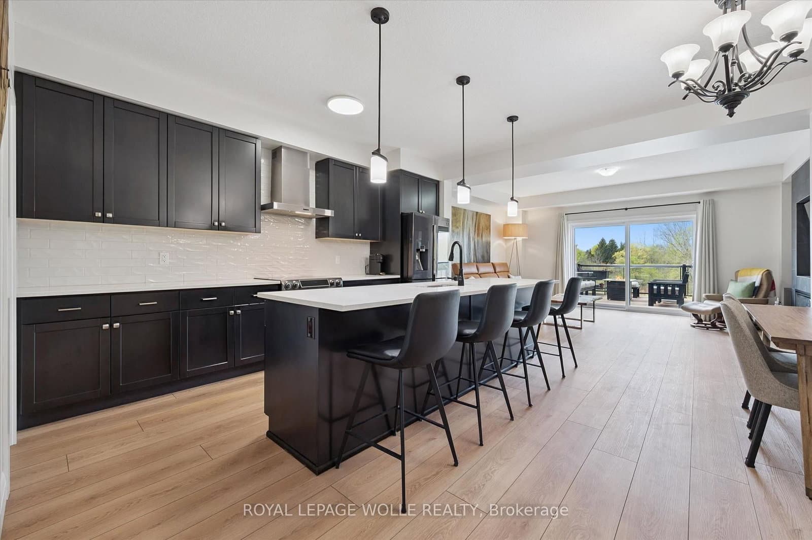 873 Robert Ferrie Drive thumbnail 8