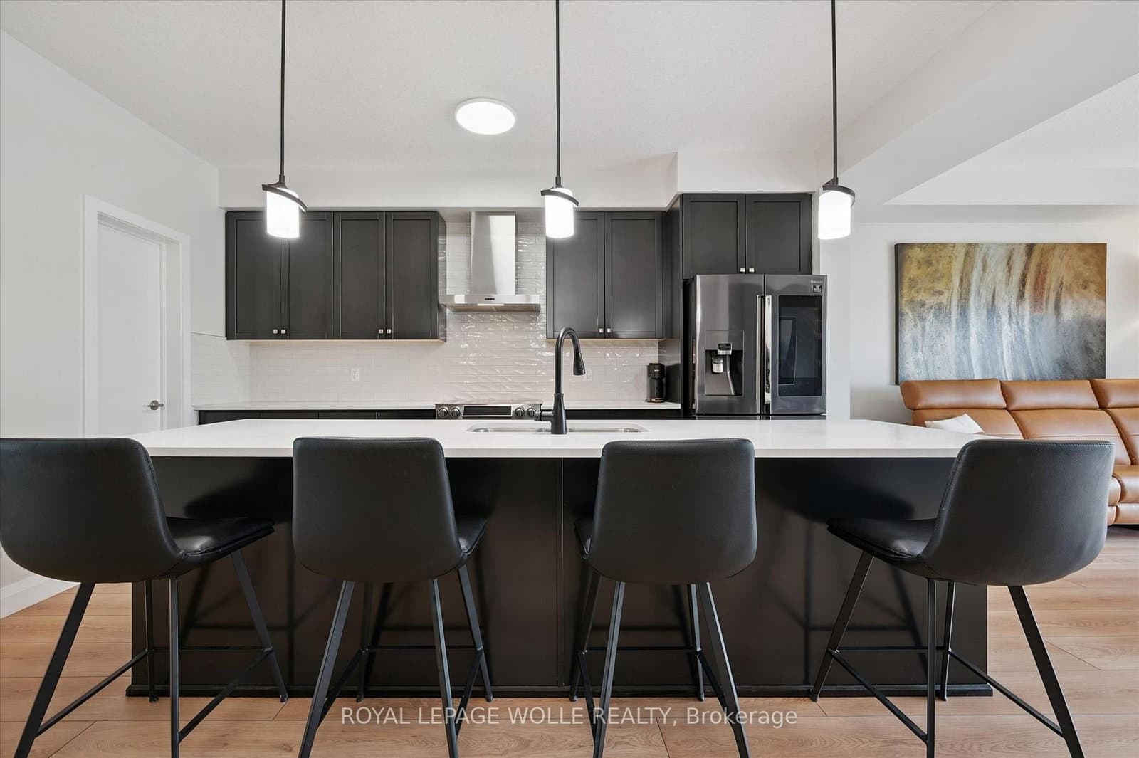 873 Robert Ferrie Drive thumbnail 9