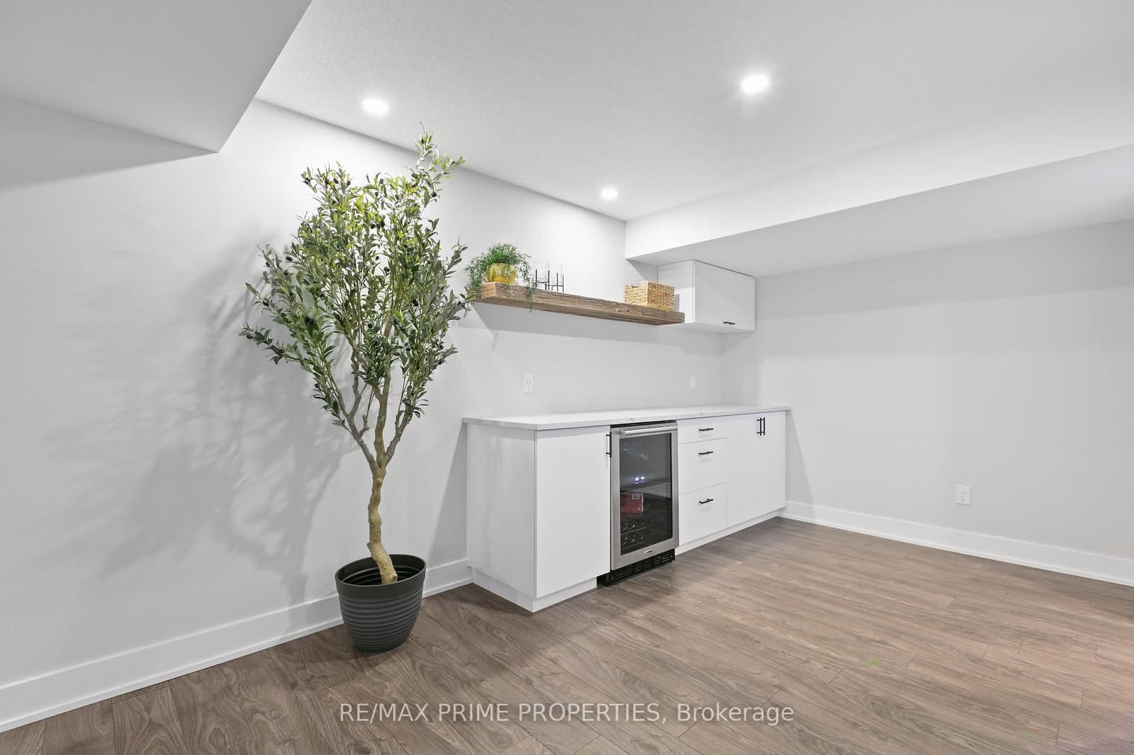 148 Aubrais Crescent thumbnail 31