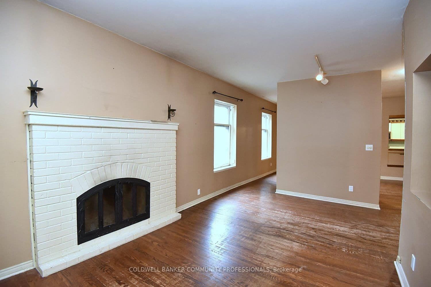128 Hess Street S thumbnail 11