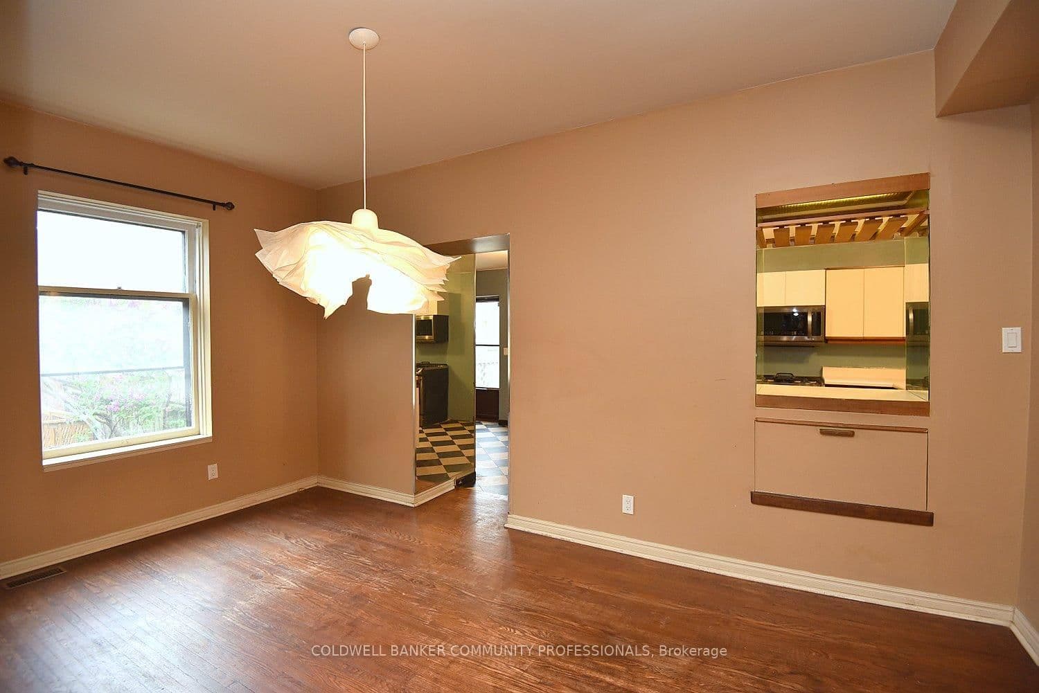 128 Hess Street S thumbnail 13