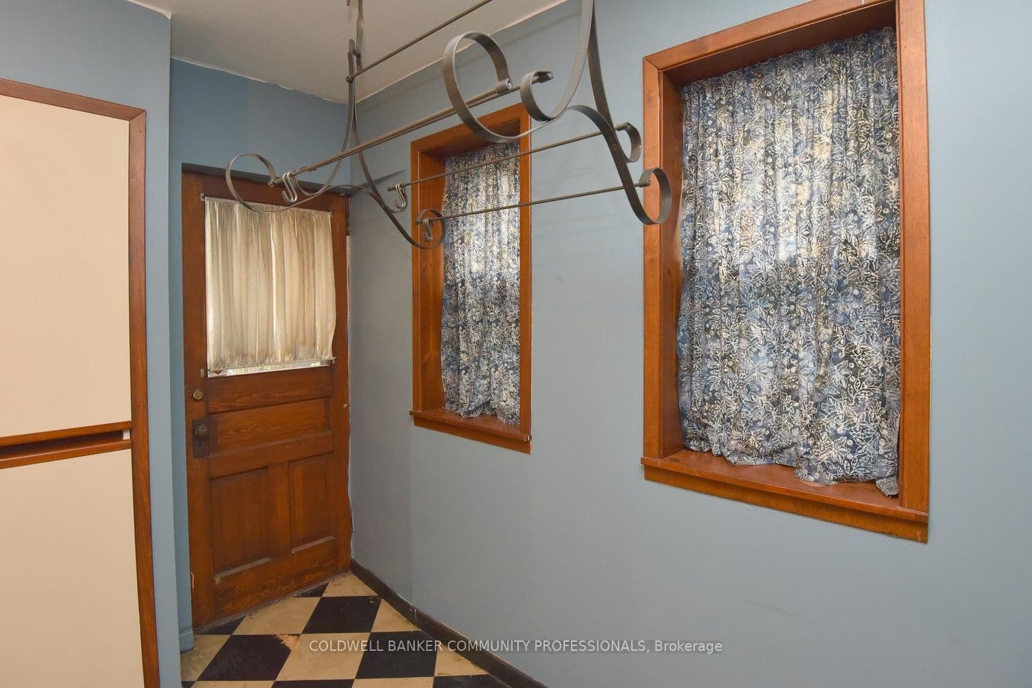 128 Hess Street S thumbnail 16