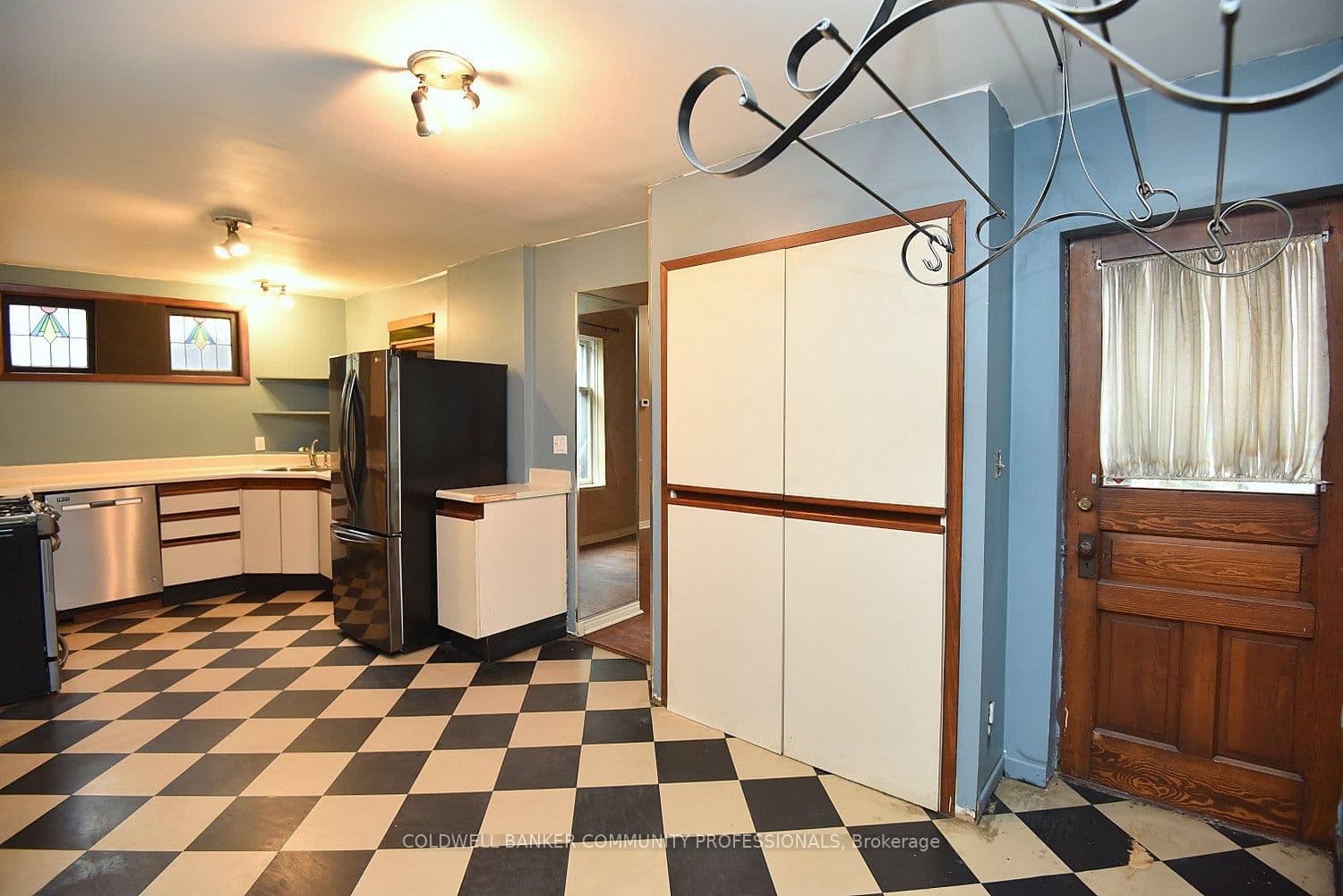 128 Hess Street S thumbnail 17