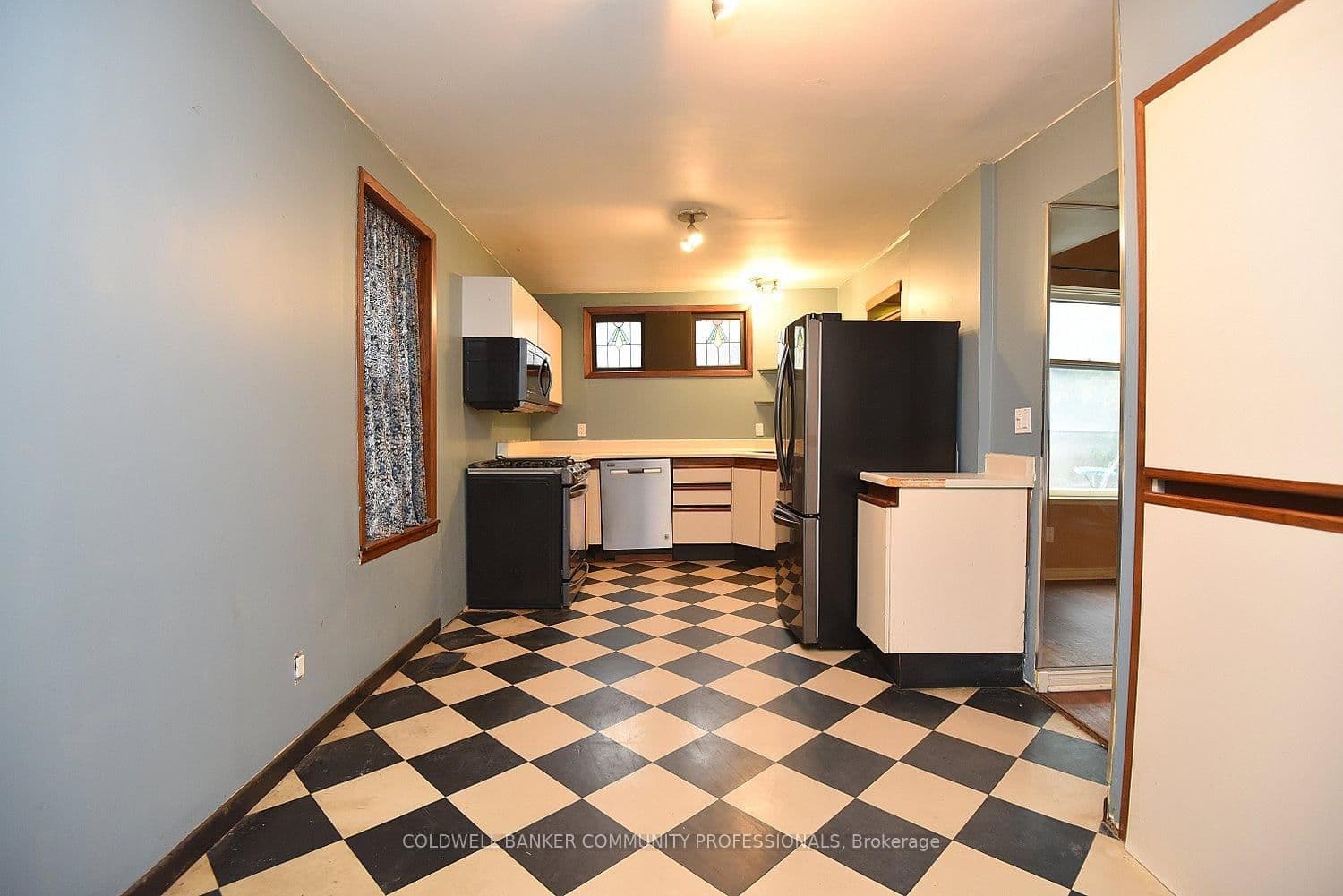 128 Hess Street S thumbnail 20