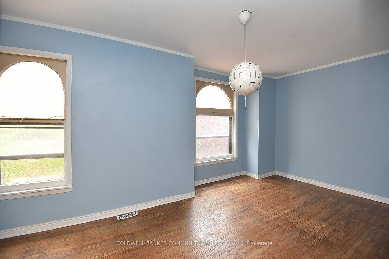 128 Hess Street S thumbnail 24