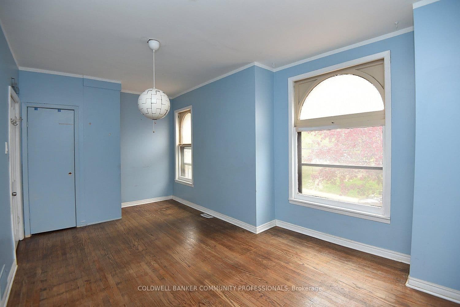 128 Hess Street S thumbnail 25