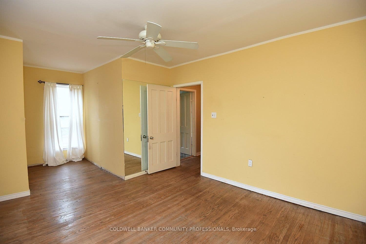 128 Hess Street S thumbnail 28