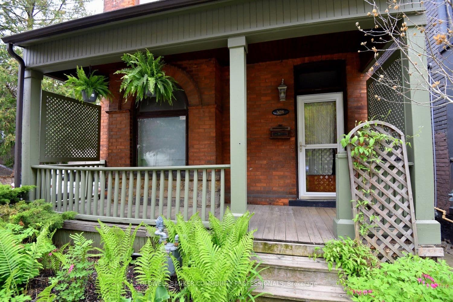 128 Hess Street S thumbnail 4