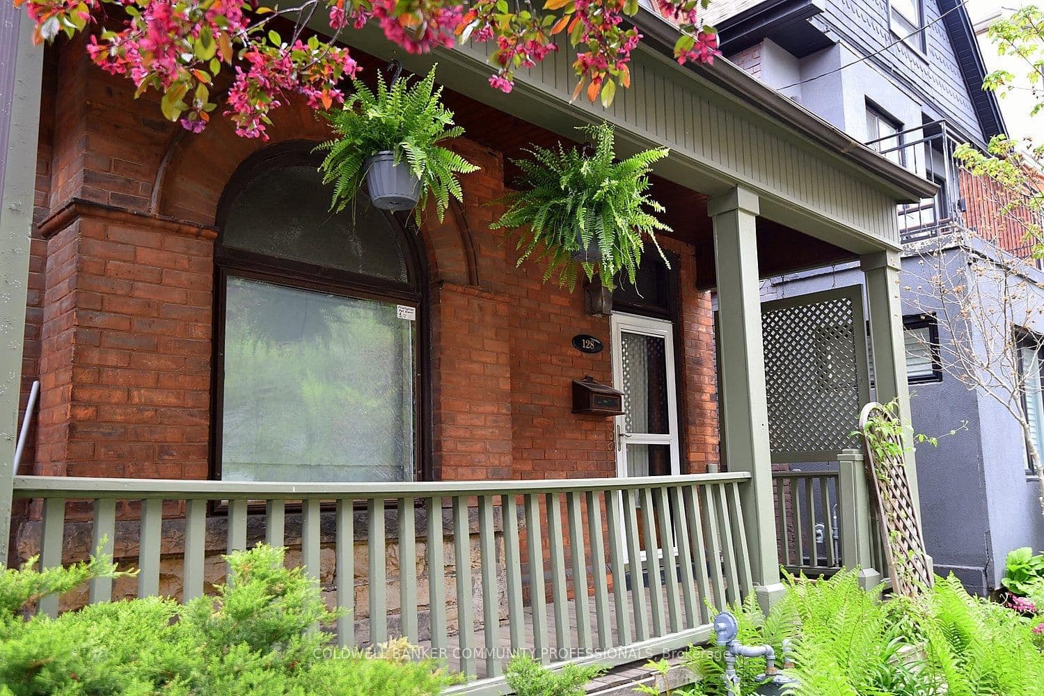 128 Hess Street S thumbnail 5