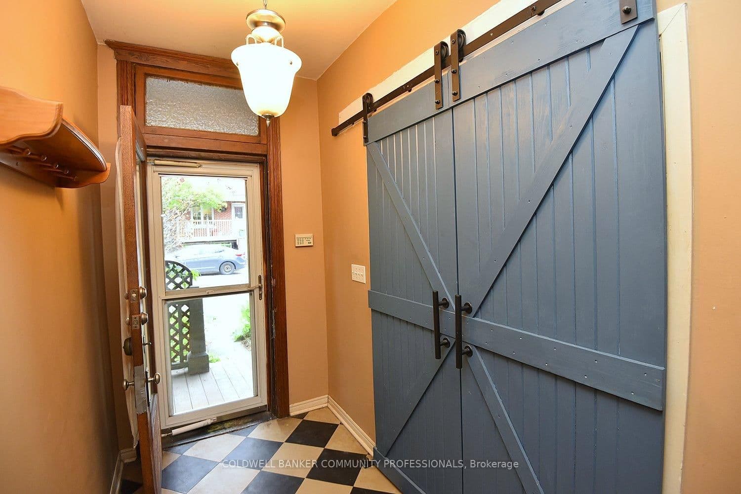 128 Hess Street S thumbnail 7