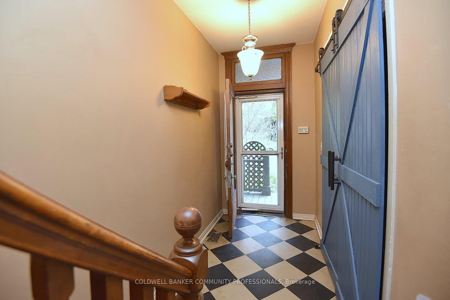 128 Hess Street S thumbnail 8