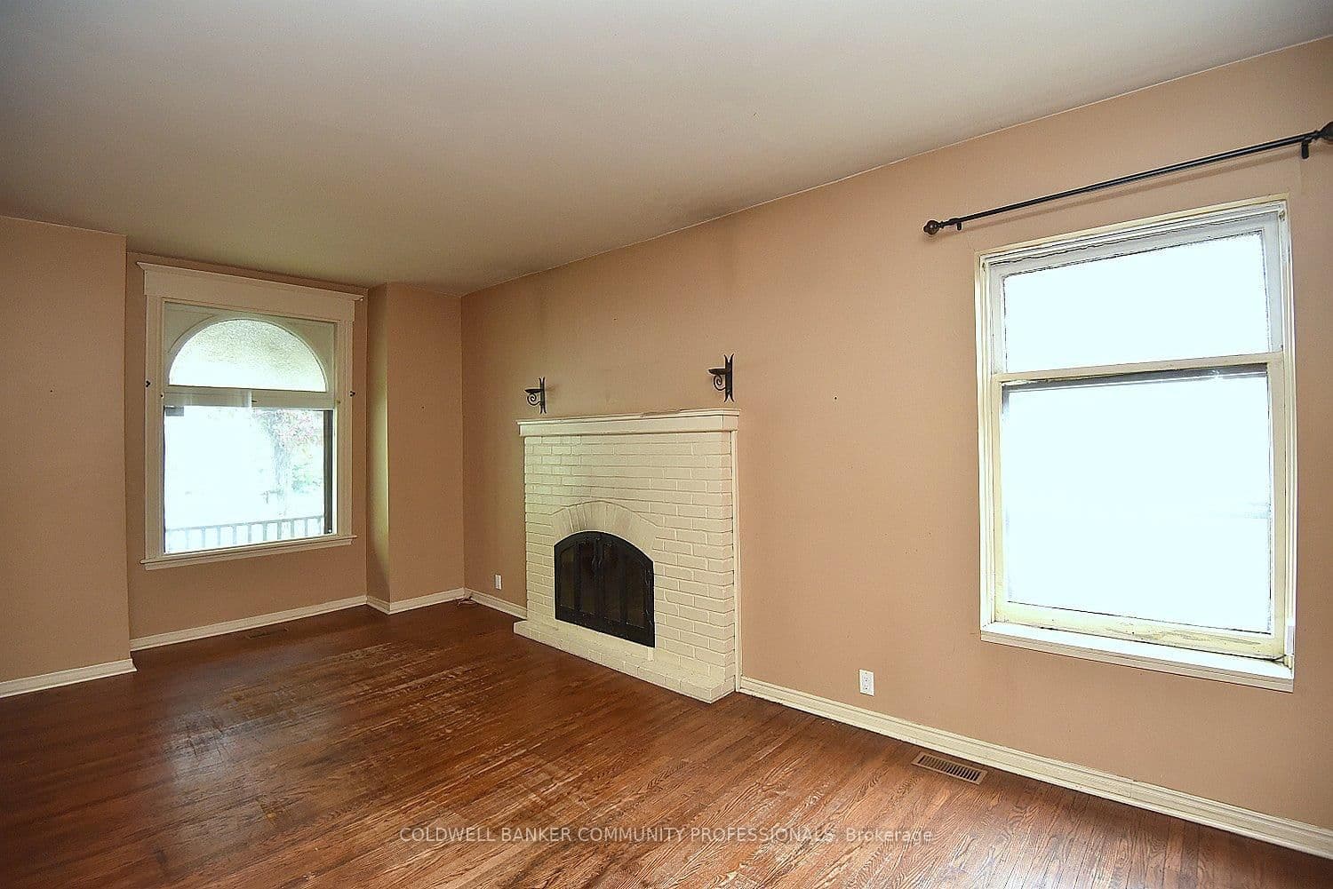 128 Hess Street S thumbnail 9
