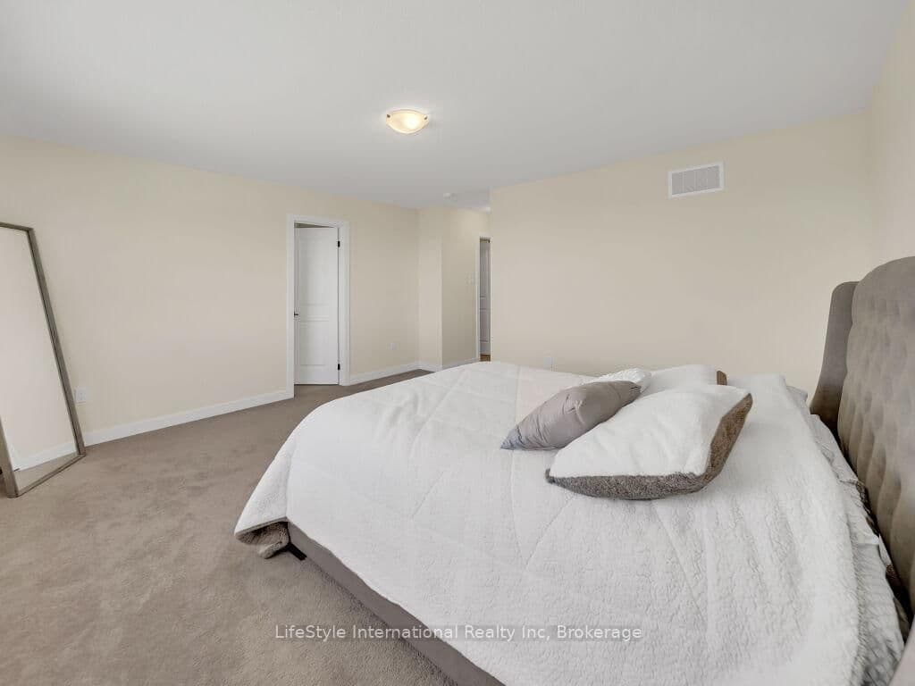 24 Hutchison Road thumbnail 19