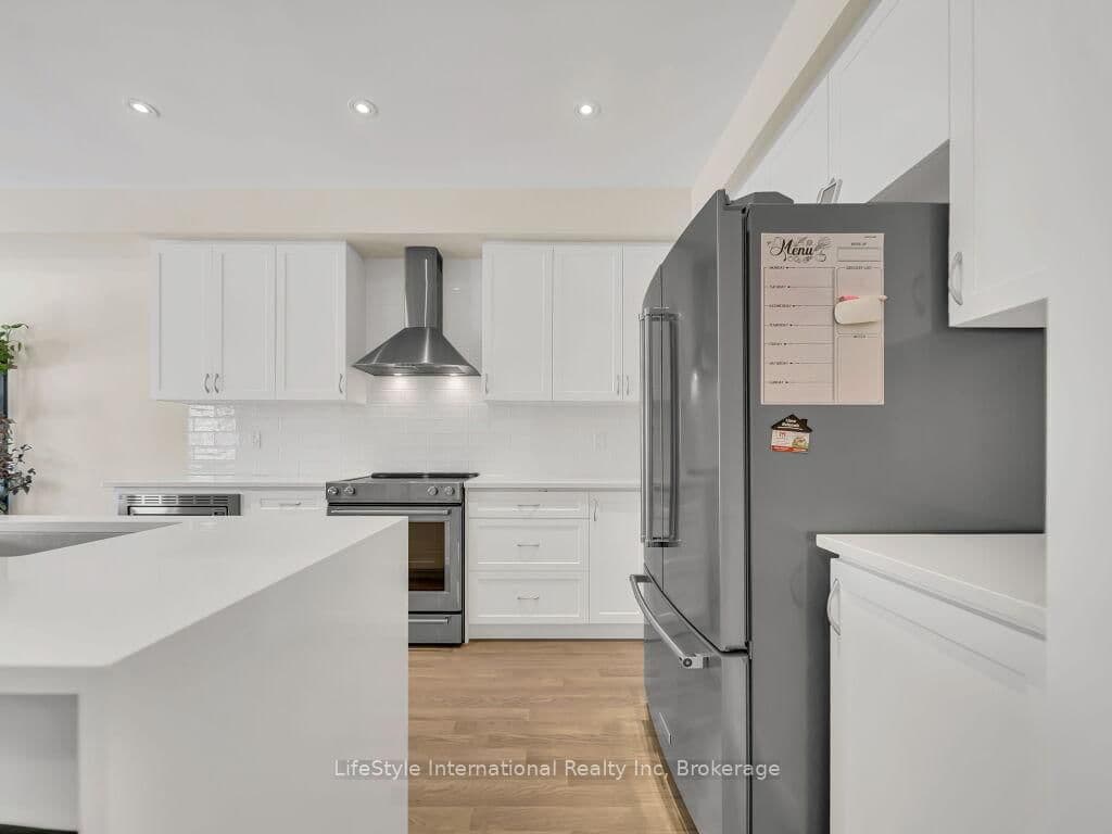 24 Hutchison Road thumbnail 9