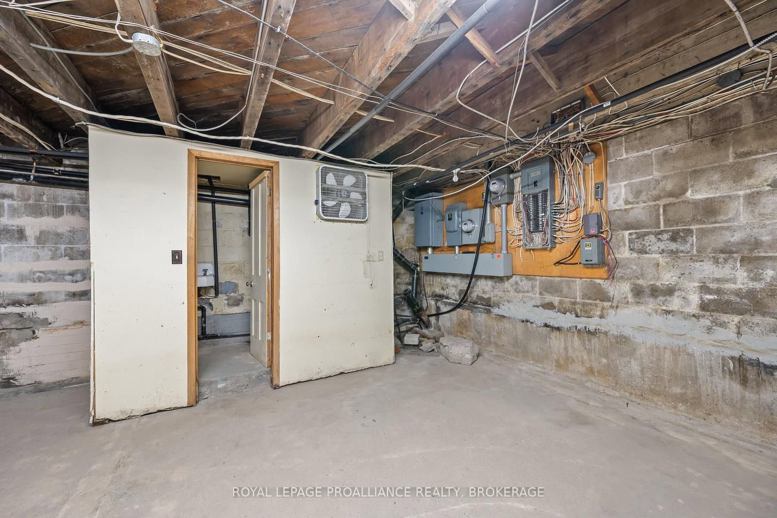 400 King Street W thumbnail 12