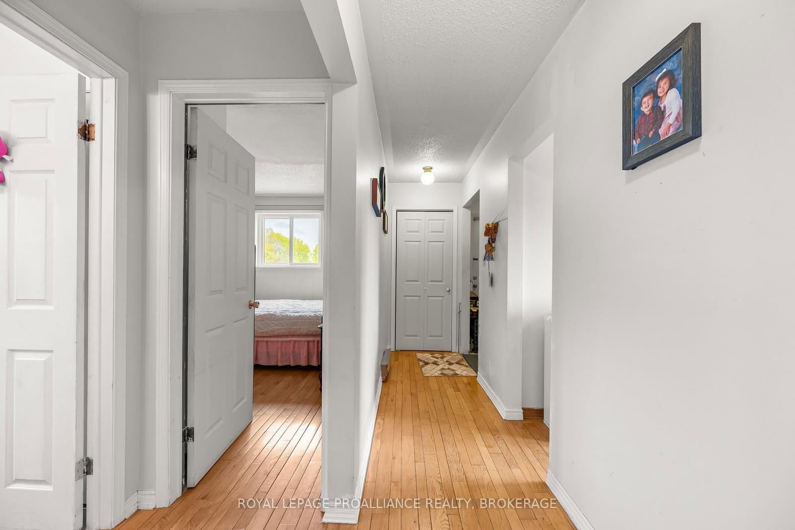 400 King Street W thumbnail 16