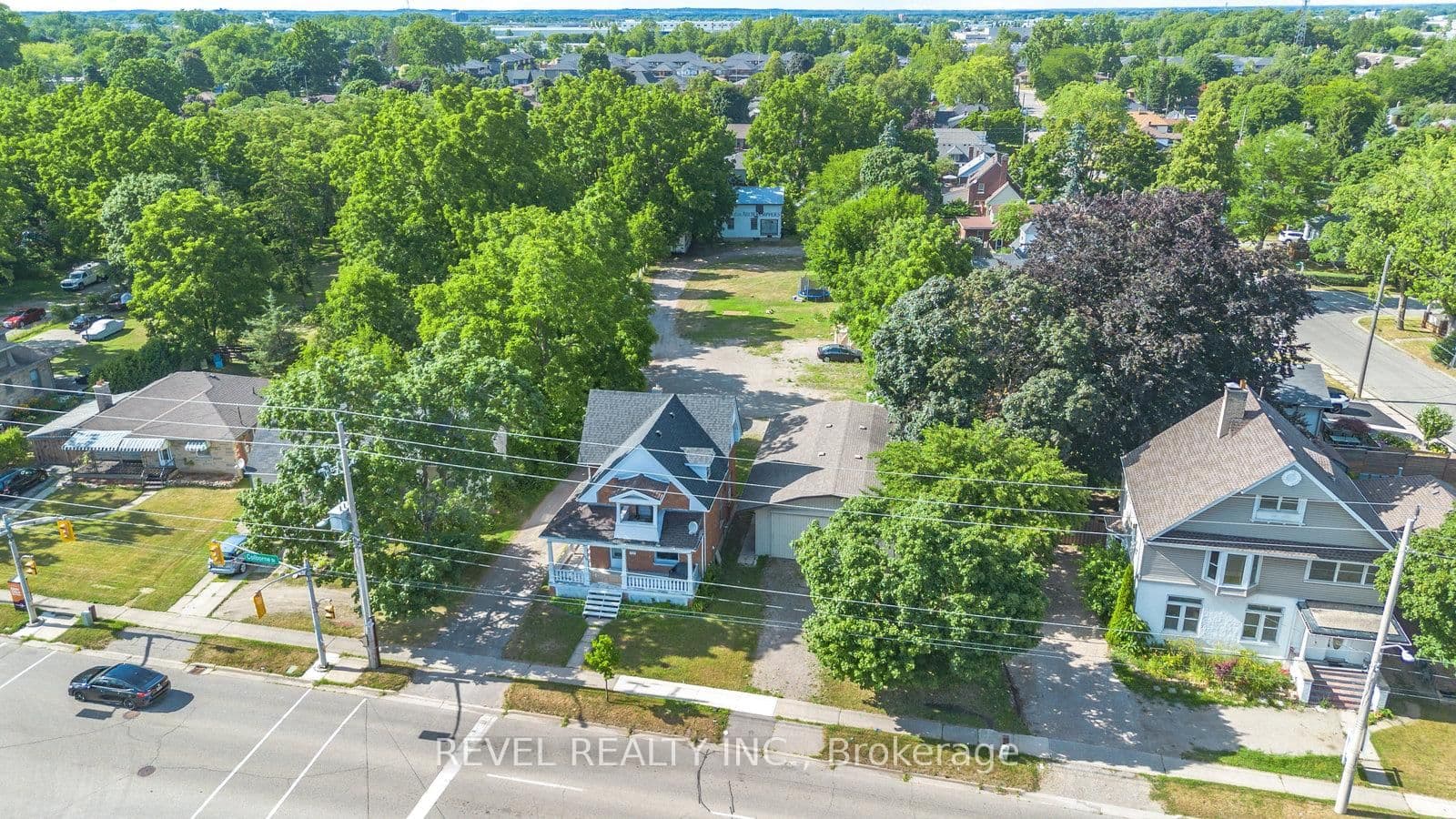 816 Colborne Street E thumbnail 3