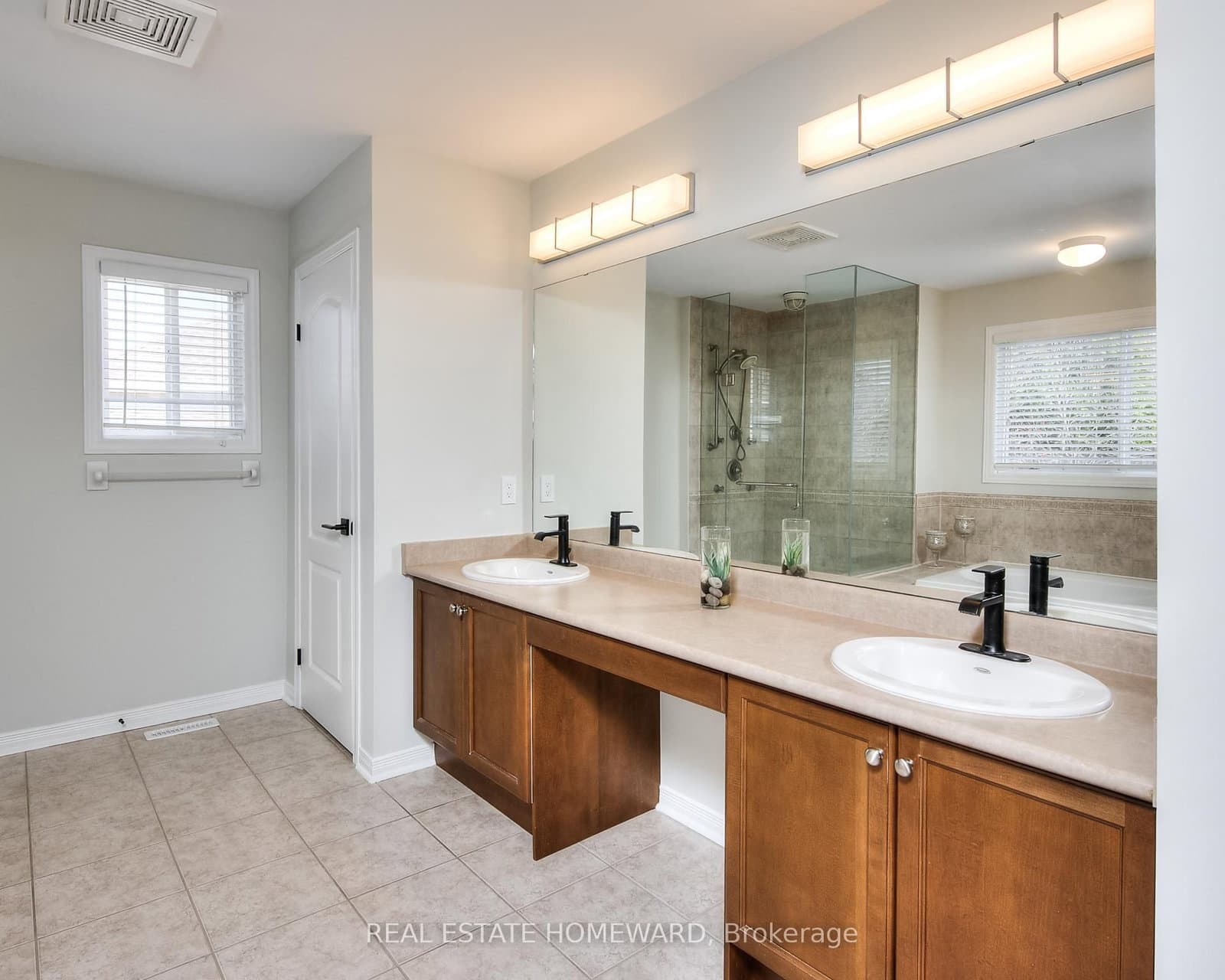 225 Ridgemere Court thumbnail 29