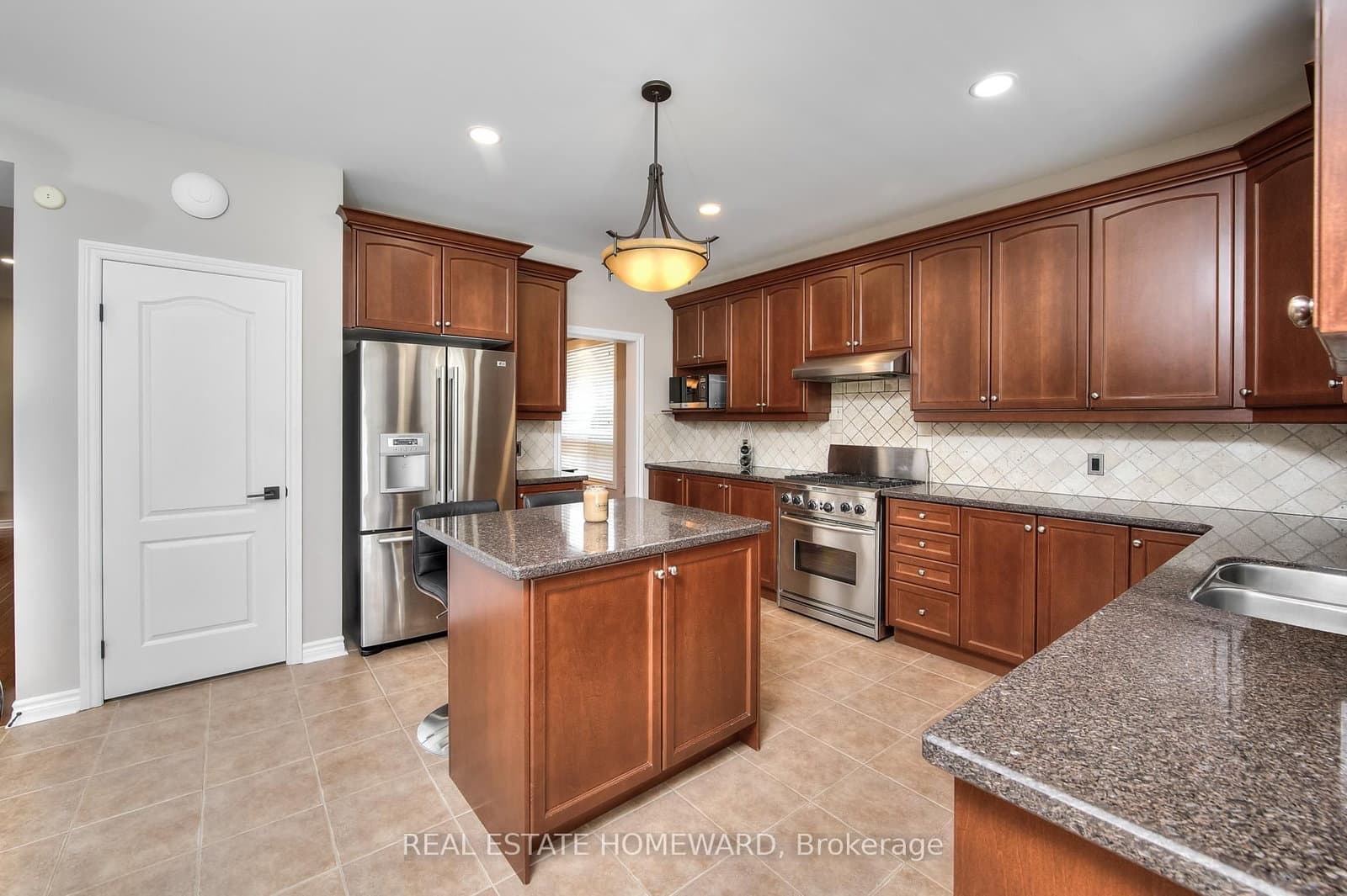 225 Ridgemere Court thumbnail 6