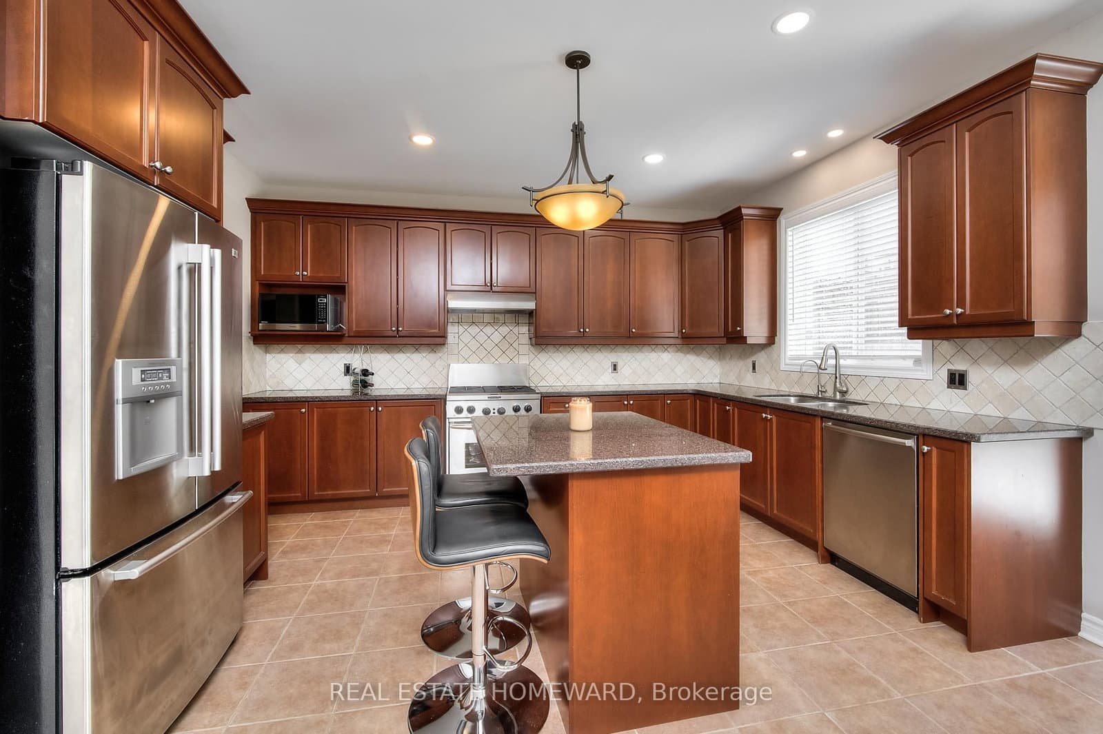 225 Ridgemere Court thumbnail 7