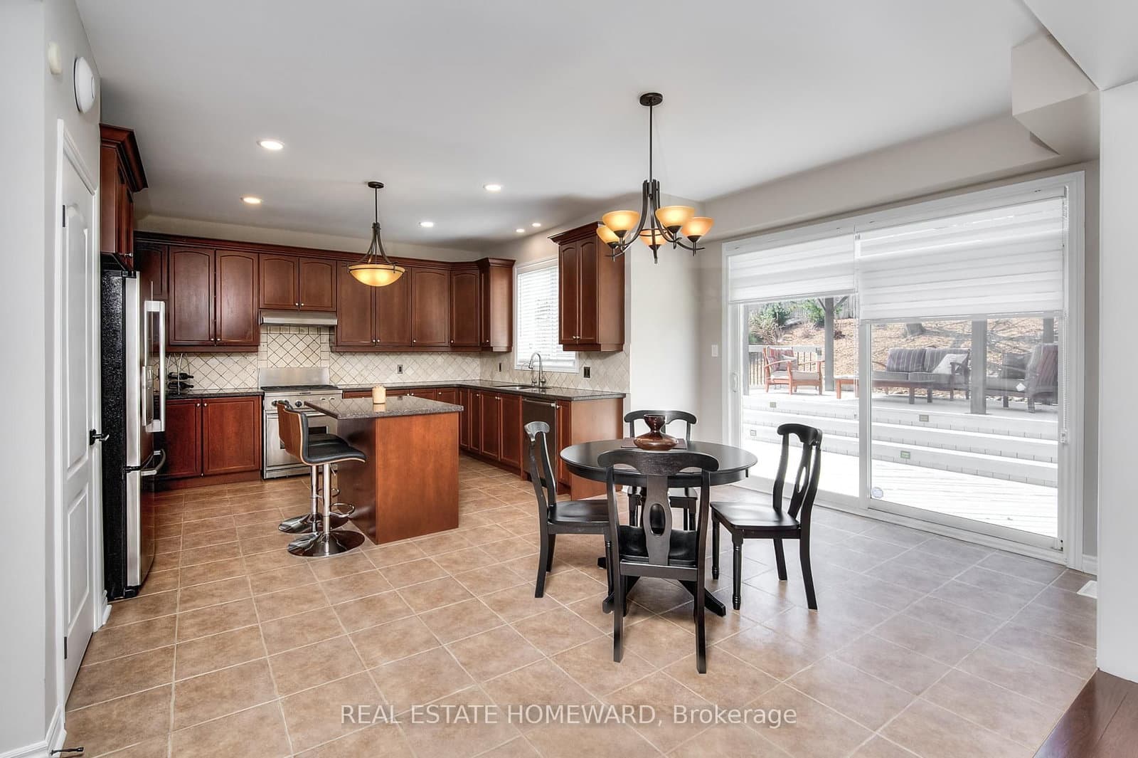 225 Ridgemere Court thumbnail 8