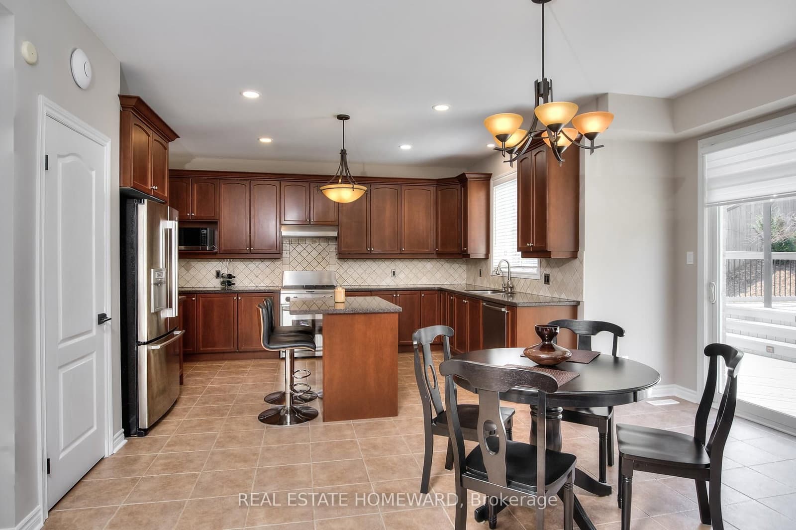 225 Ridgemere Court thumbnail 9