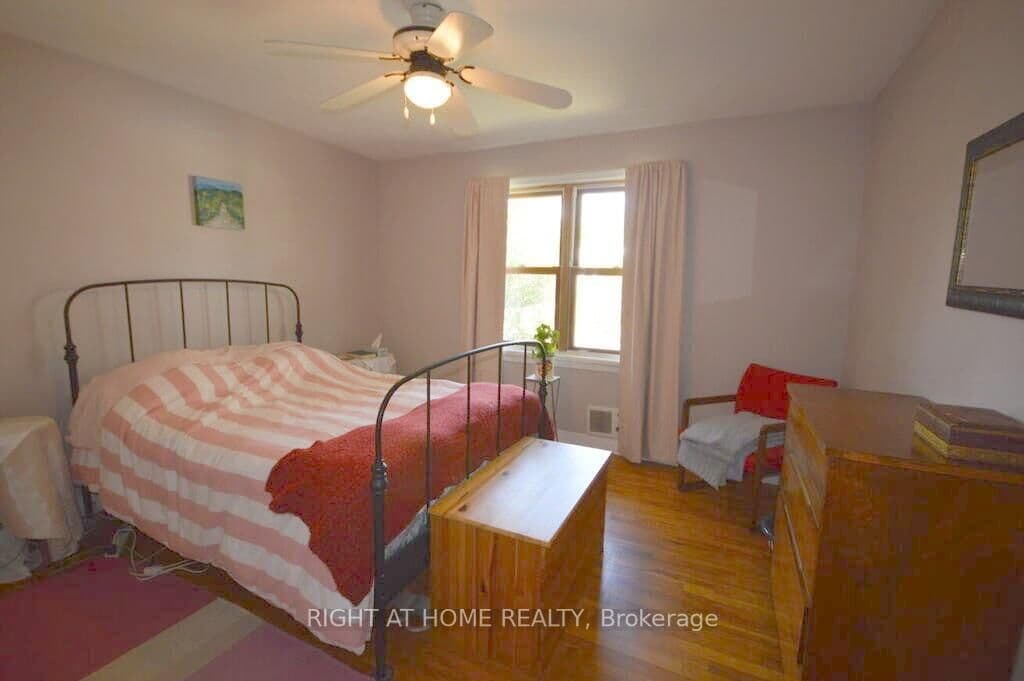 200 Woodroffe Avenue thumbnail 5