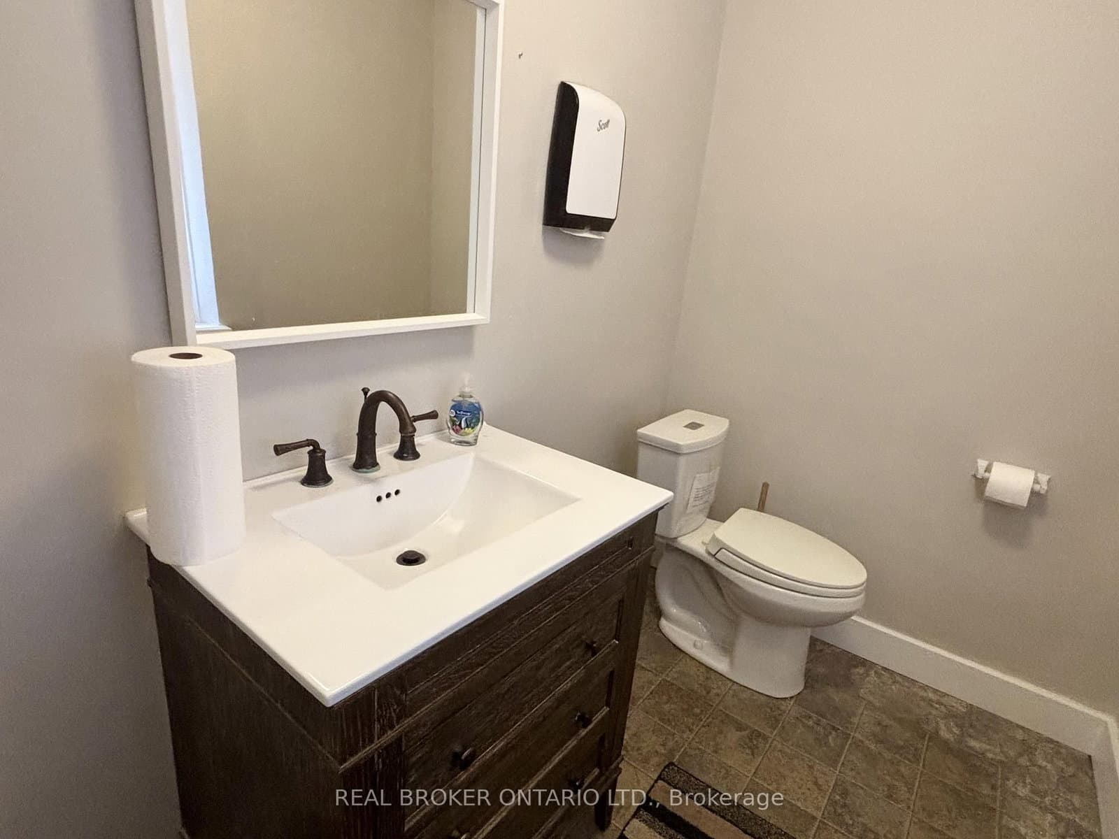 49 Manitoba Street, Unit 102 thumbnail 8