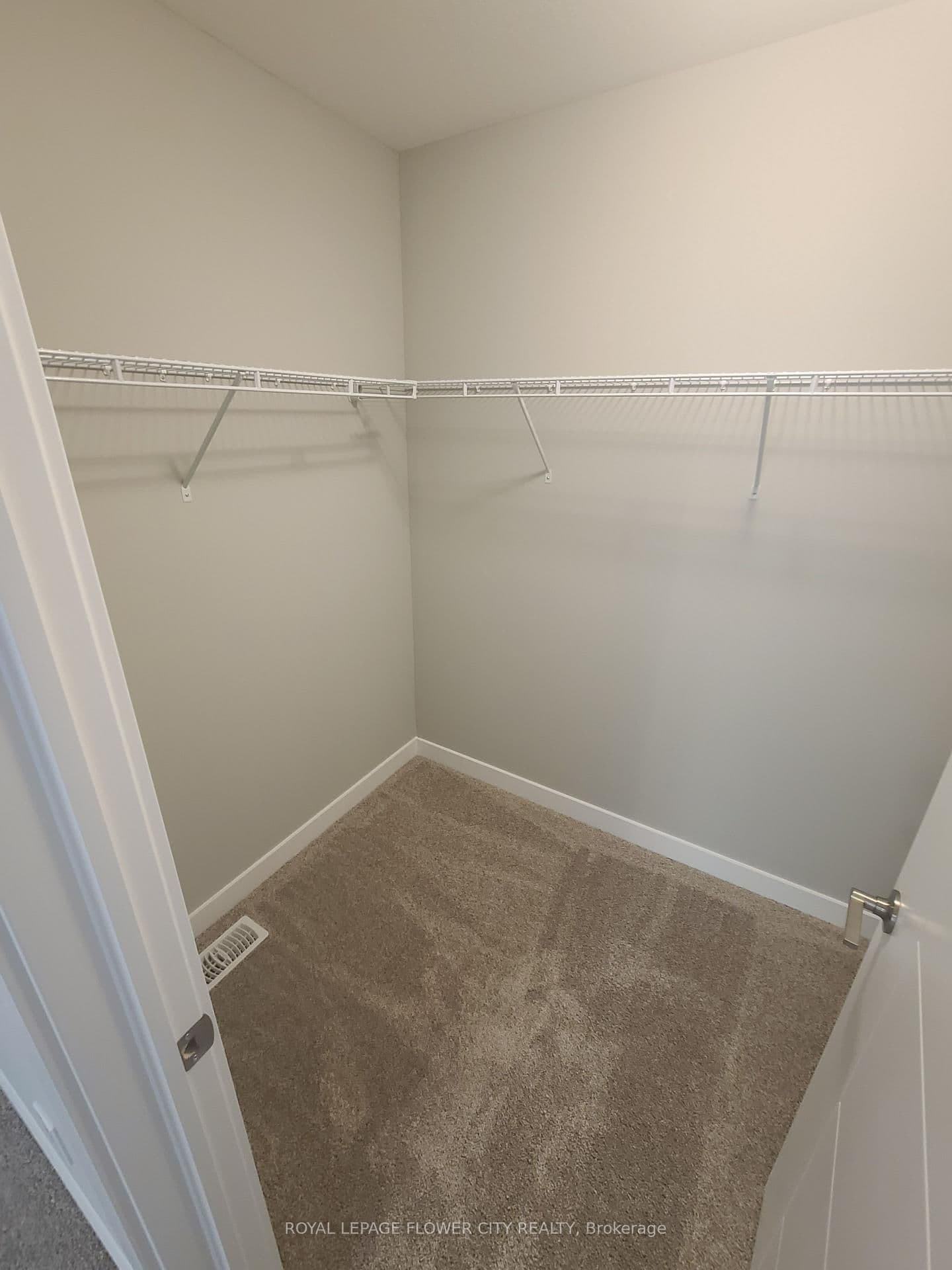 928 Robert Ferrie Drive thumbnail 12