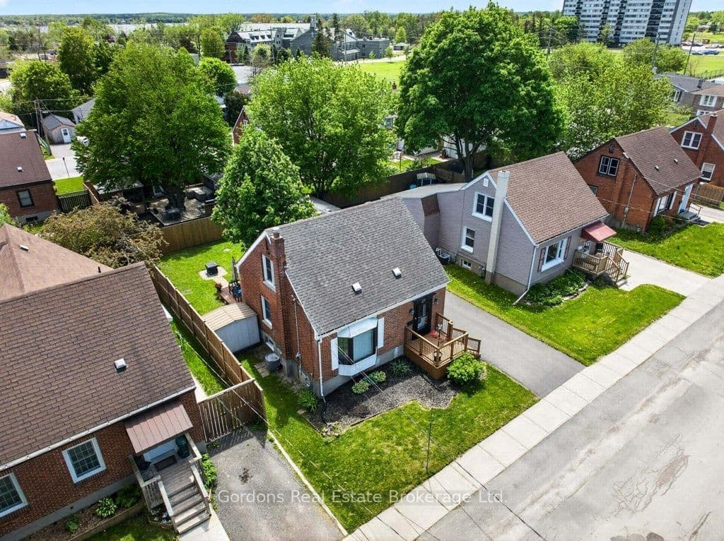 21 Wellington Crescent thumbnail 2