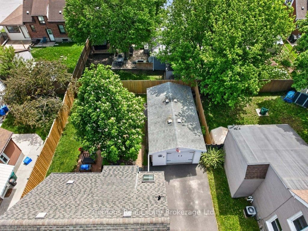 21 Wellington Crescent thumbnail 3
