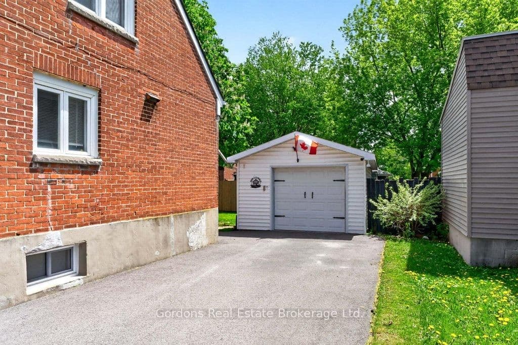 21 Wellington Crescent thumbnail 7