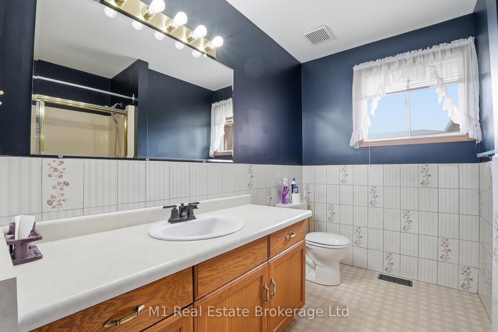 214 Church Street N thumbnail 17