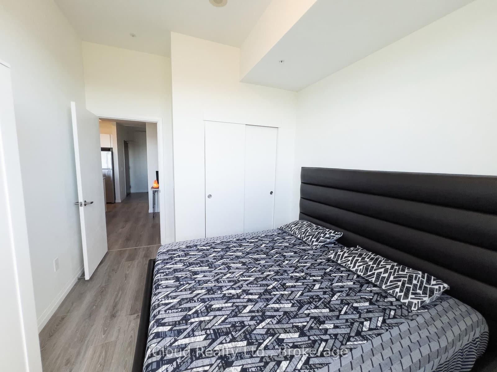 108 Garment Street, Unit PH 2707 thumbnail 12