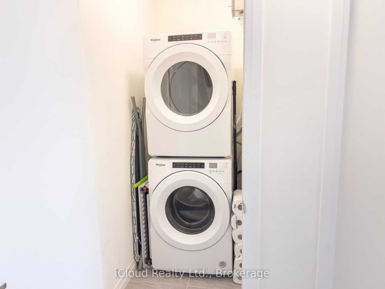 108 Garment Street, Unit PH 2707 thumbnail 19