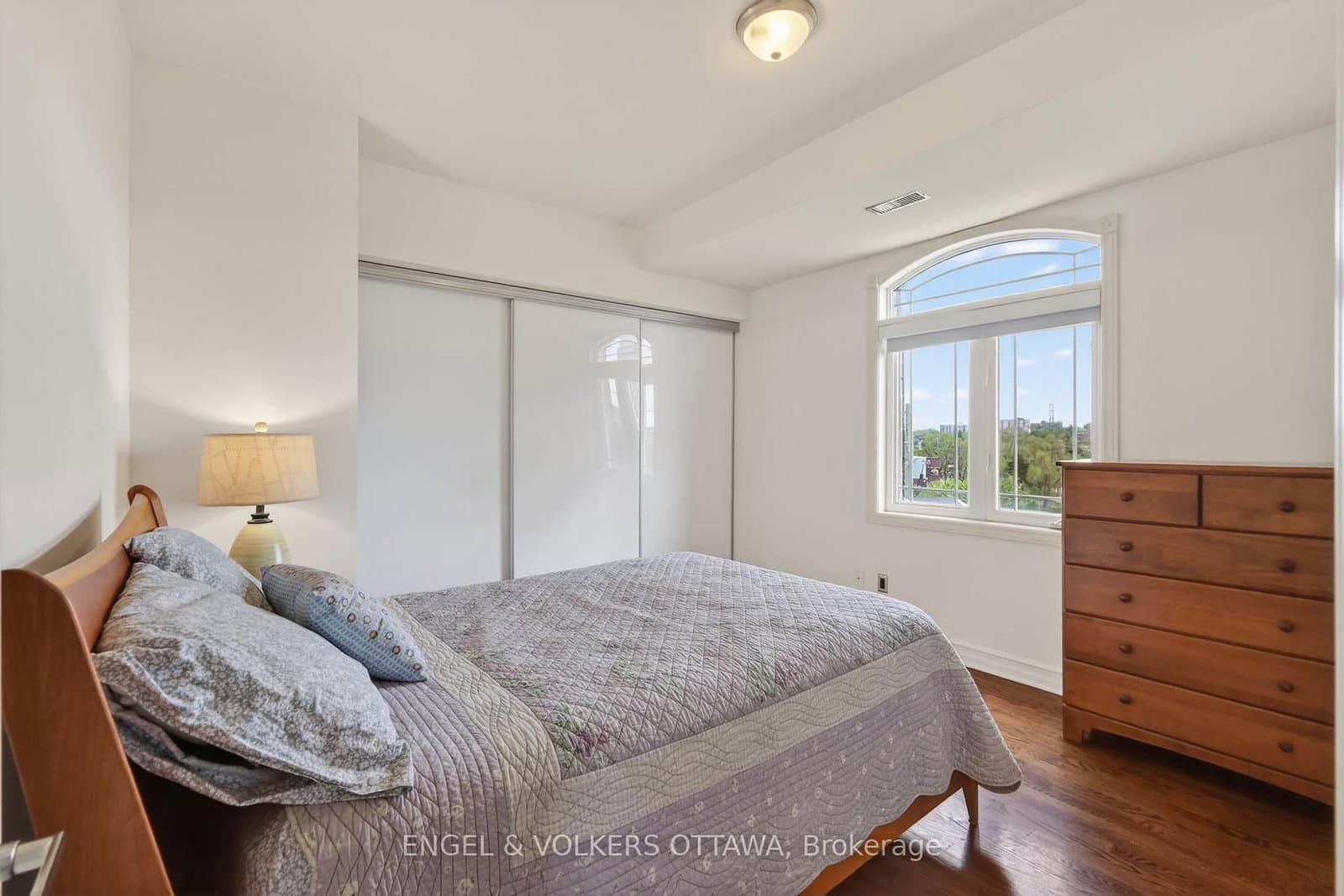 711 Churchill Avenue, Unit 401 thumbnail 19