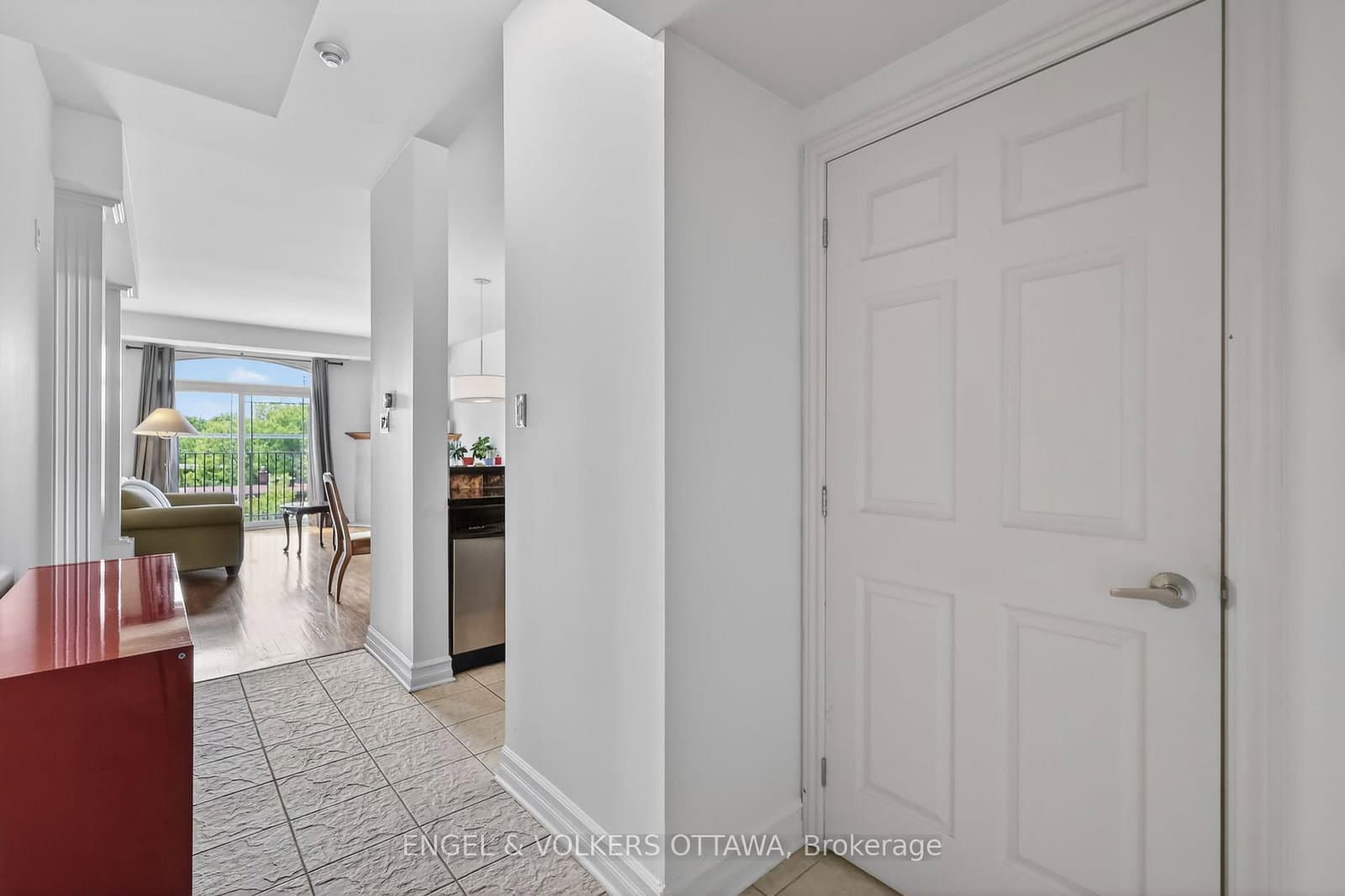 711 Churchill Avenue, Unit 401 thumbnail 5