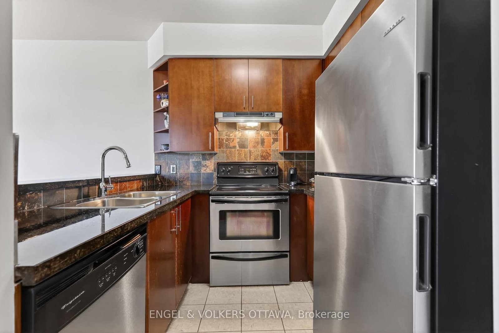 711 Churchill Avenue, Unit 401 thumbnail 6