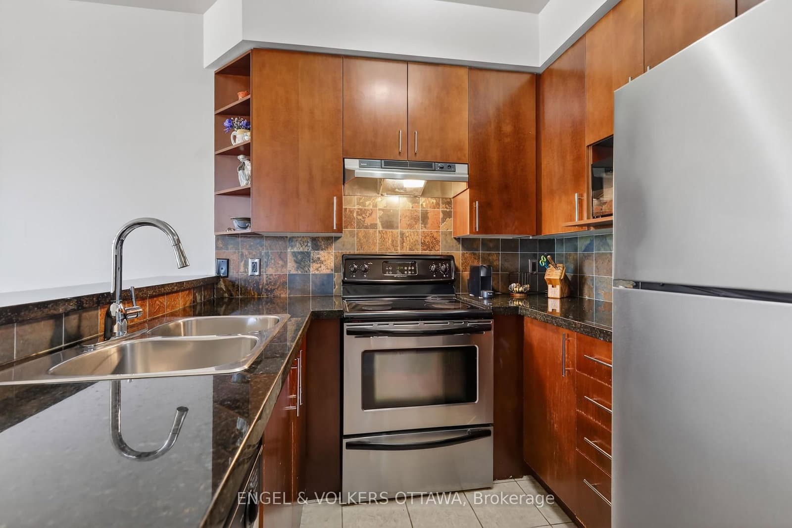 711 Churchill Avenue, Unit 401 thumbnail 7