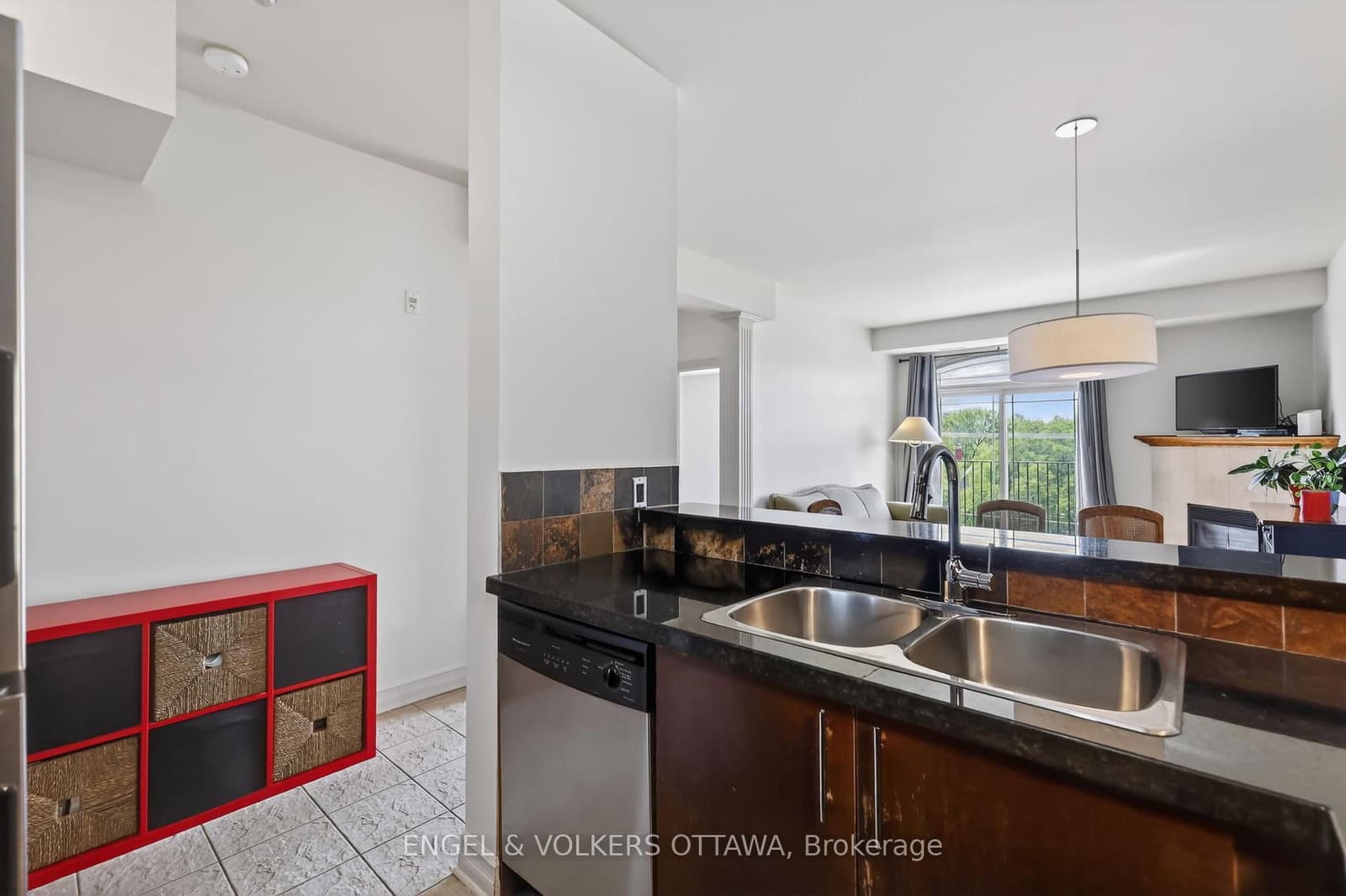 711 Churchill Avenue, Unit 401 thumbnail 8